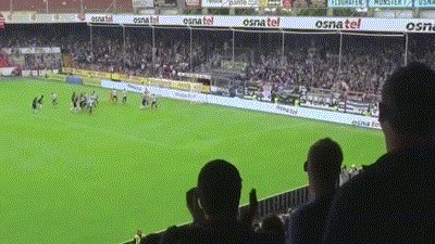 1660378673716070010.gif 进球.gif